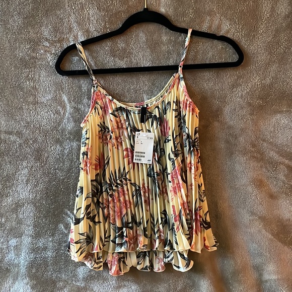 H&M pleated blouse - Picture 2 of 10